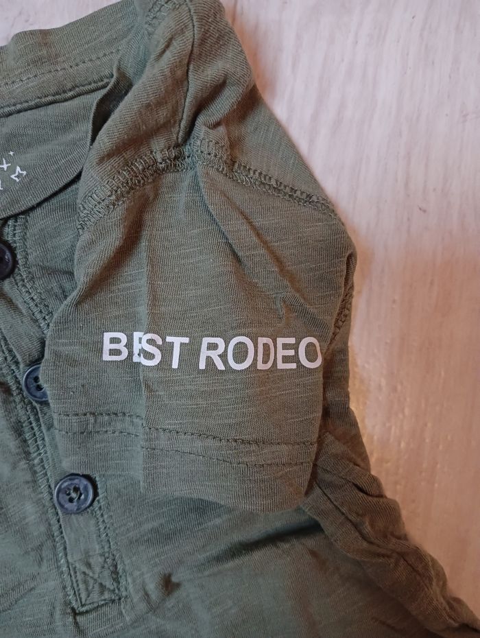 Lot 2 t-shirts 2 ans " U Essentiel" - photo numéro 8