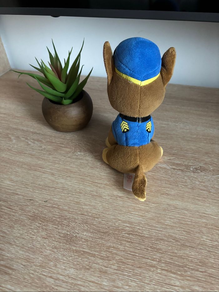 Mini peluche Chase yeux brillant pat patrouille - photo numéro 2