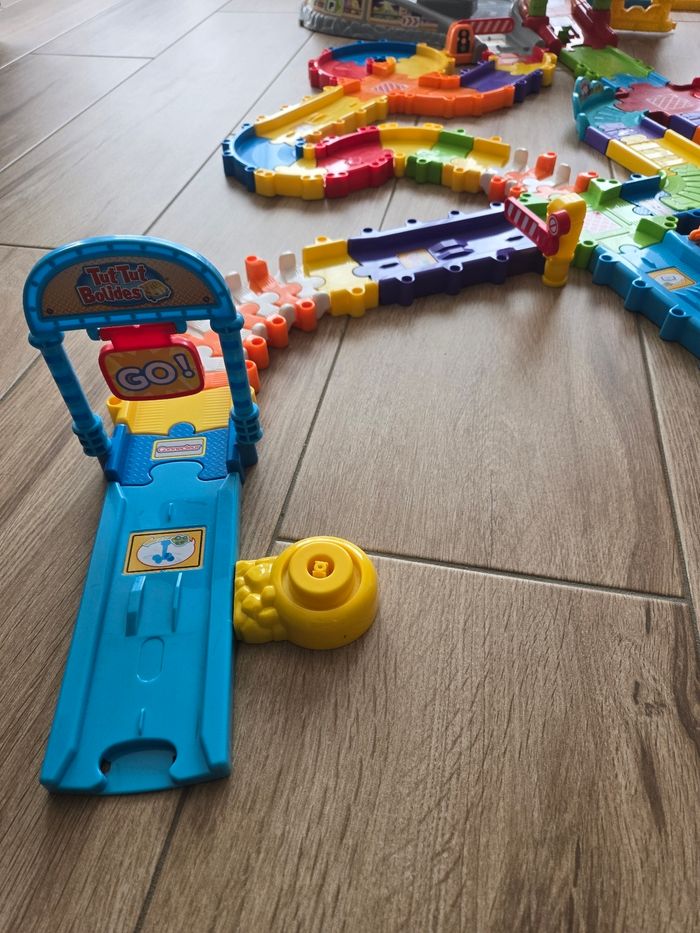 Circuit Tut tut Bolide avec garage et aéroport - photo numéro 4