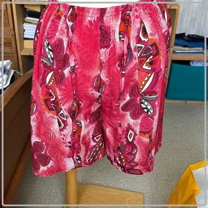 Short colorée taille 1(36) marque Dina