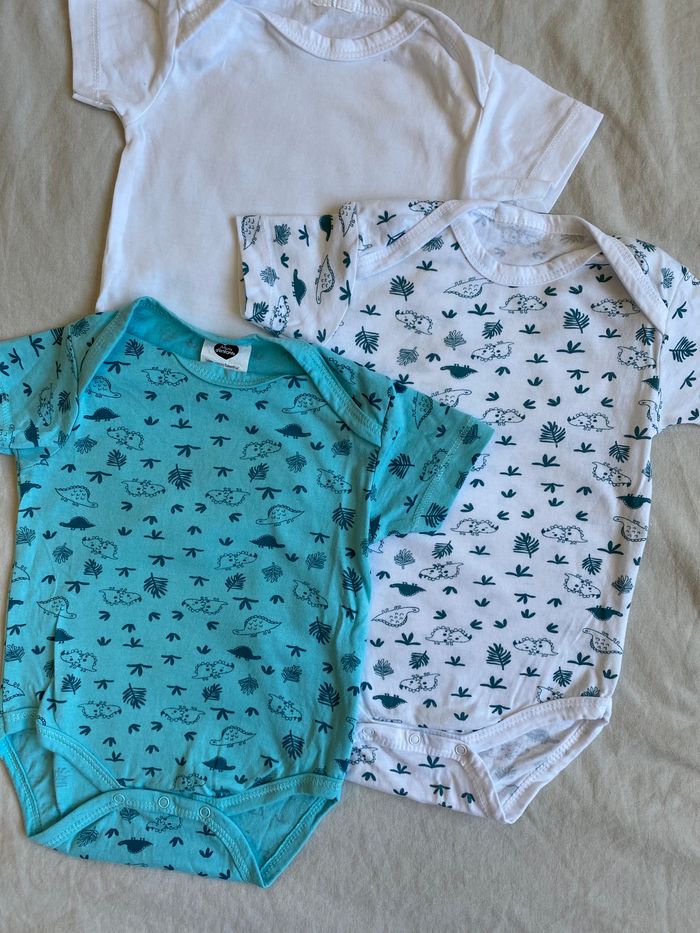 Lot de 3 bodies 6 mois neuf - photo numéro 2