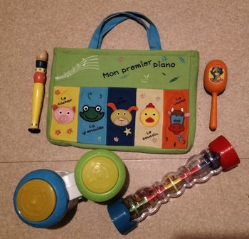 Sac et ses instruments de musique