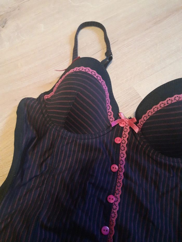Porte jarretelle noir et fushia - photo numéro 2