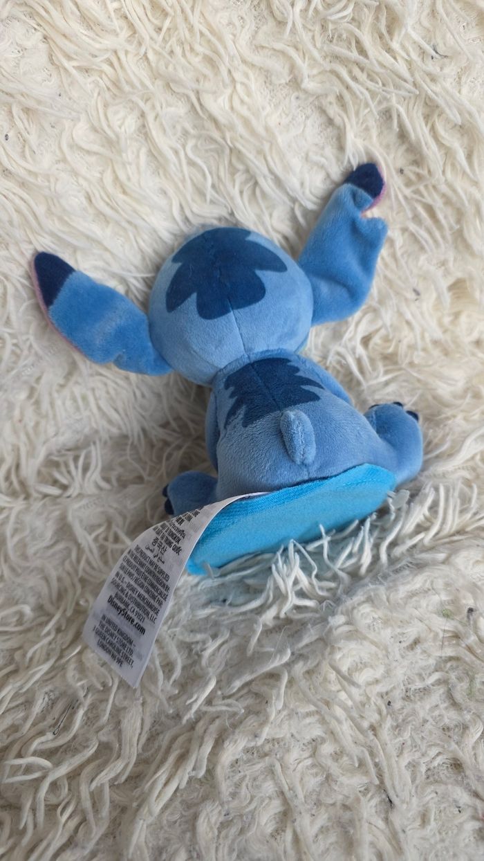 Peluche d'épaule disney aimanté stitch disneyland paris - disney store - photo numéro 2
