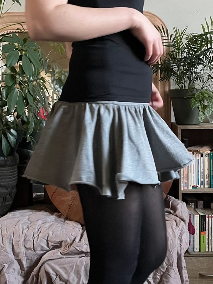 Jupe courte taille haute asymétrique - grise - photo numéro 9