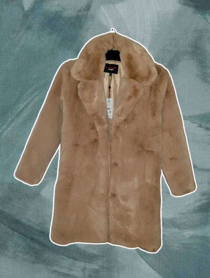 🩷 Manteau en fausse fourrure synthétique camel effet brillant
taille Xs. - photo numéro 4