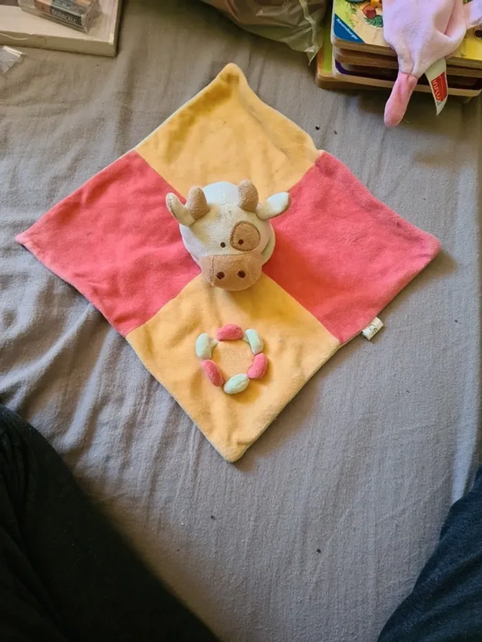 Doudou plat vache avec fleurs