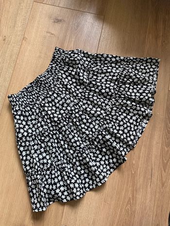 Jupe patineuse fleurie noir et blanche