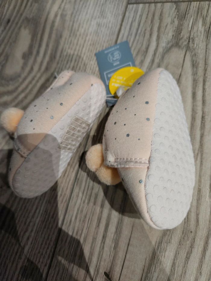 Chausson neuf taille 18 - photo numéro 3