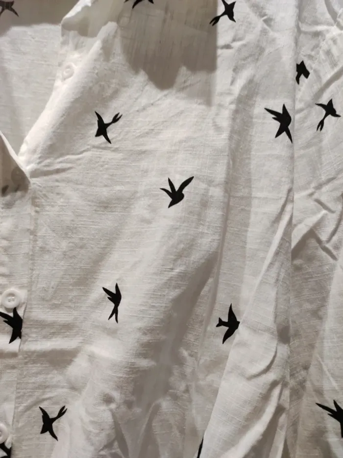 Chemise blanche hirondelles - M - très bon état - photo numéro 3