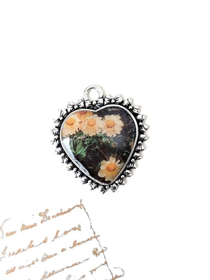 Magnifique pendentif cœur avec décor floral - photo numéro 2