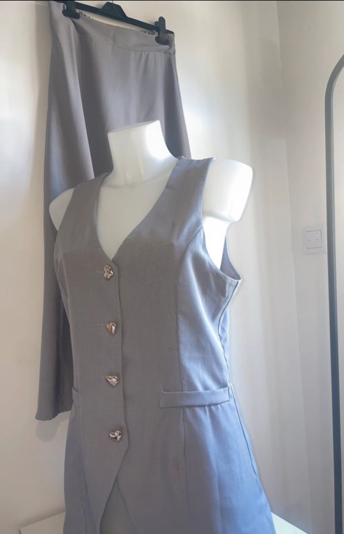Ensemble jupe longue + gilet chic gris bouton en coeur doré – Taille L – Neuf