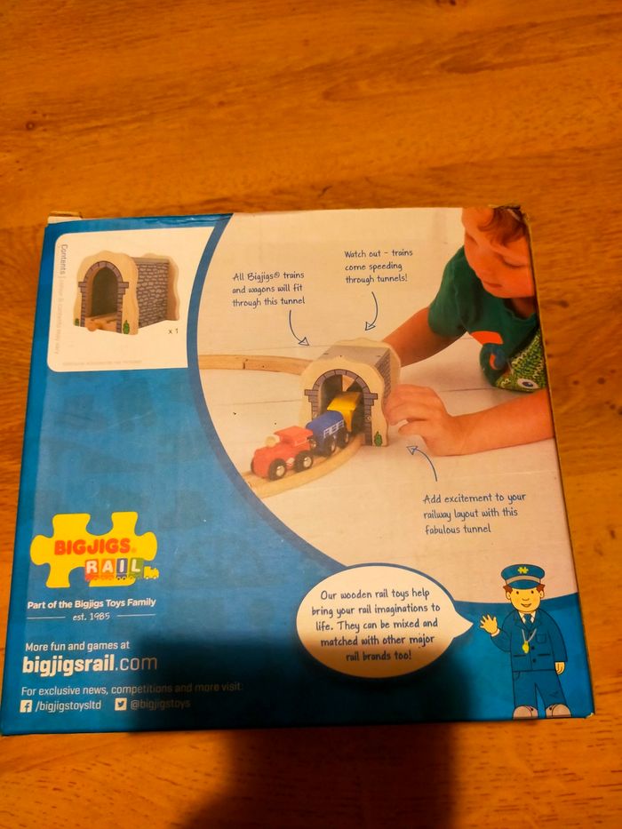 Rail tunnel de pierres grises - photo numéro 2