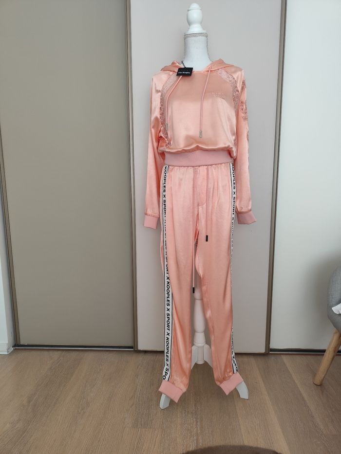 Ensemble sweat et pantalon the kooples taille 1.rose satiné et dentelle toutes saisons