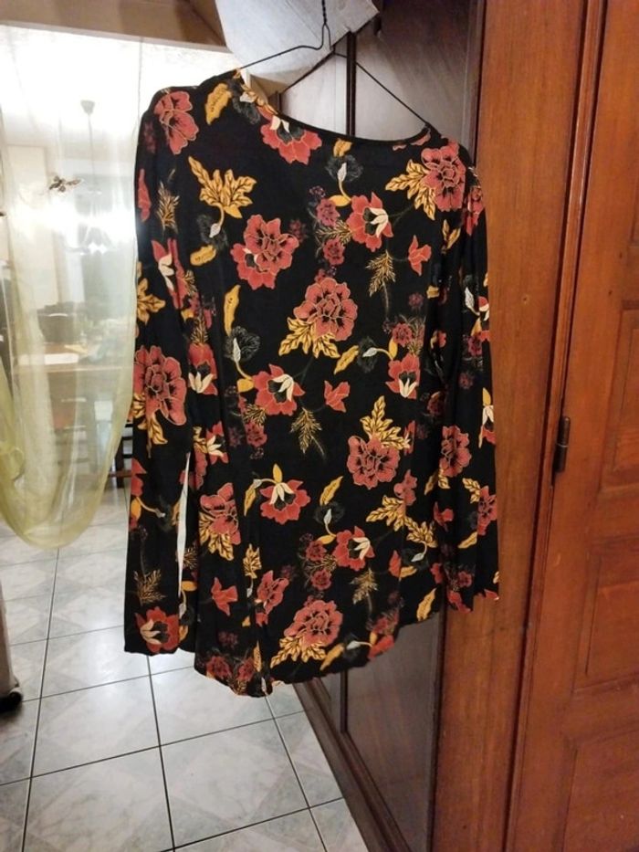 T-shirt blouse noir fleuri vintage col v y2k M/38 - photo numéro 6