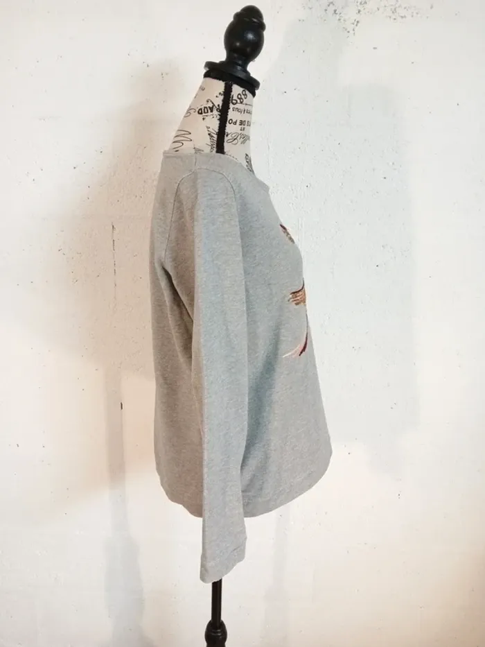 Sweat gris brodé – Taille M – Bon état - photo numéro 5