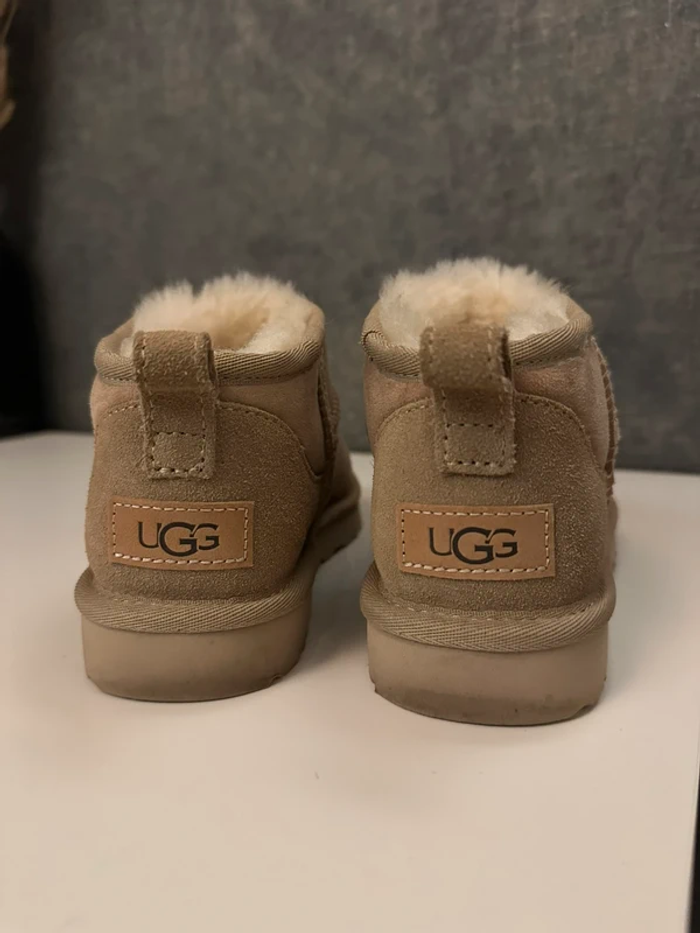 Ugg mini taille 37 - photo numéro 4