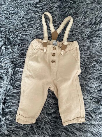Pantalon beige avec bretelles kiabi