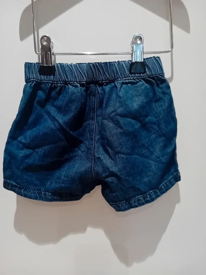 Lot de 3 vêtements été/demi saison: short gilet et Tee shirt - photo numéro 11