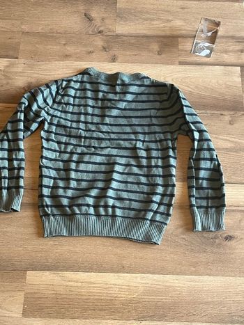 Je vend un pull garçon enfant 5 ans 108-113 cm très bon état