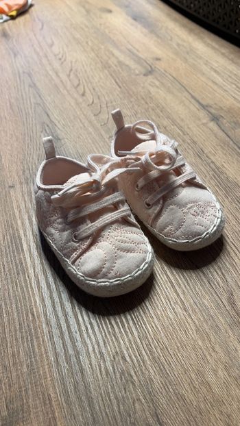 Chaussures bébé tape à l’œil