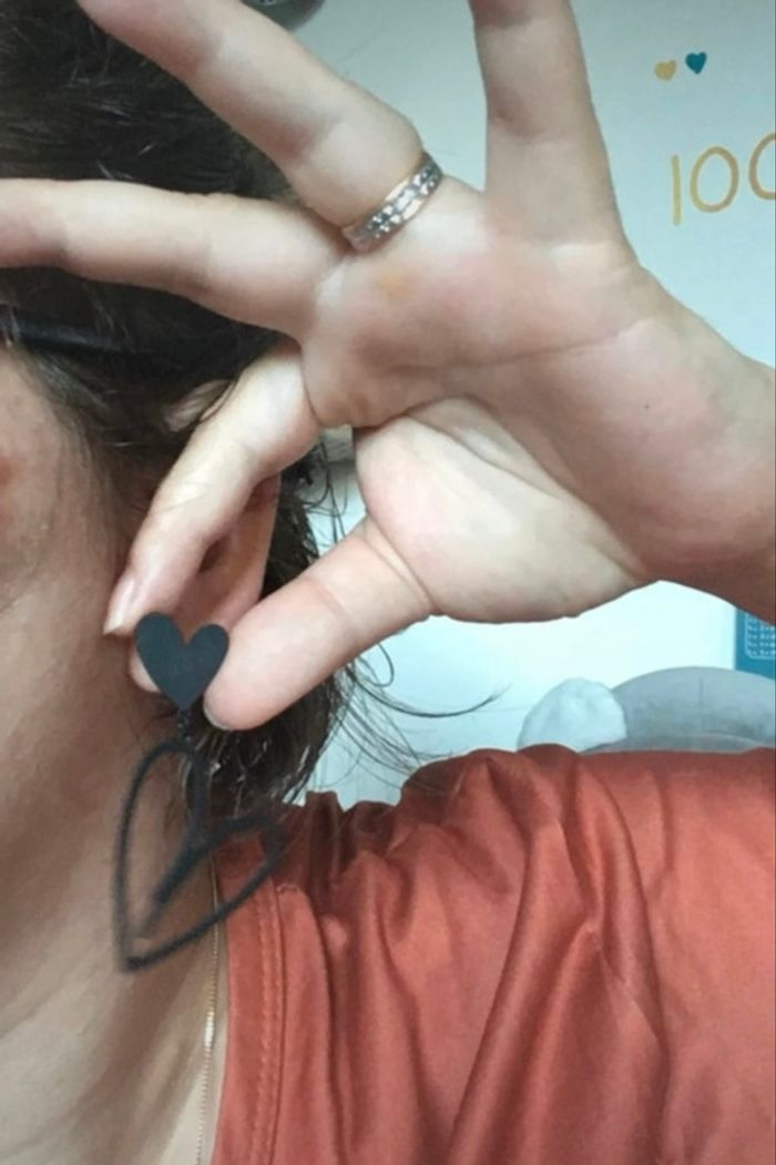 Boucles d’oreilles pendantes NEUVES pour femme en forme de cœurs 🖤 couleur noir - photo numéro 5