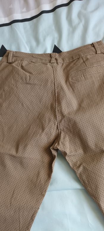 Pantalon beige à petits motifs