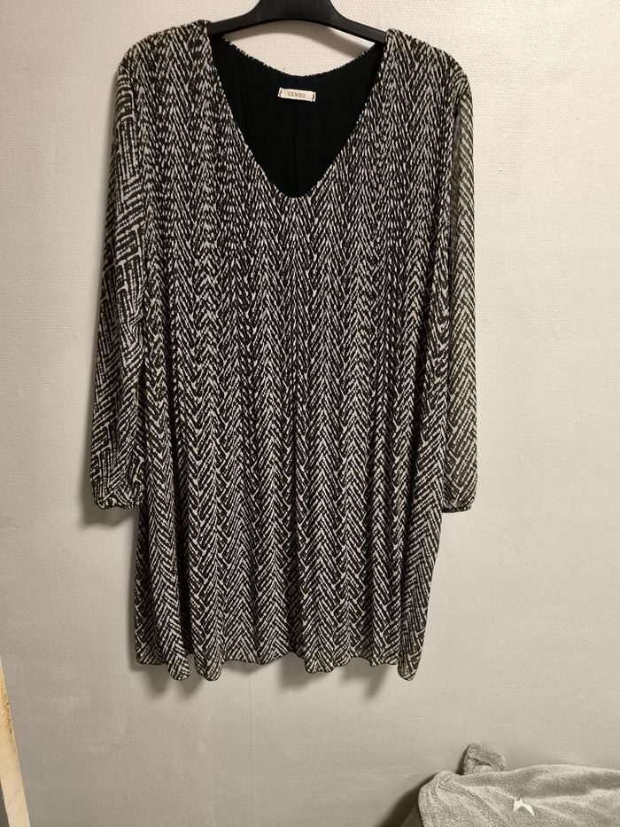 Très jolie robe plissée