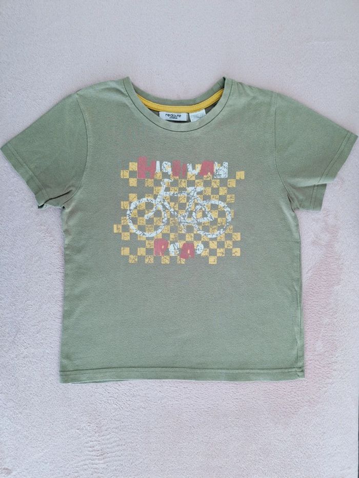 T-shirt manches courtes 8 ans La Redoute kaki avec motifs géométriques jaune blanc et rouge
