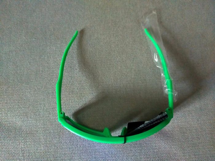 Lunettes de soleil enfant – Monture verte & verres effet miroir vert - photo numéro 2