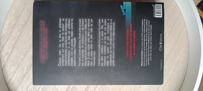 Livre "La Prof". - photo numéro 2
