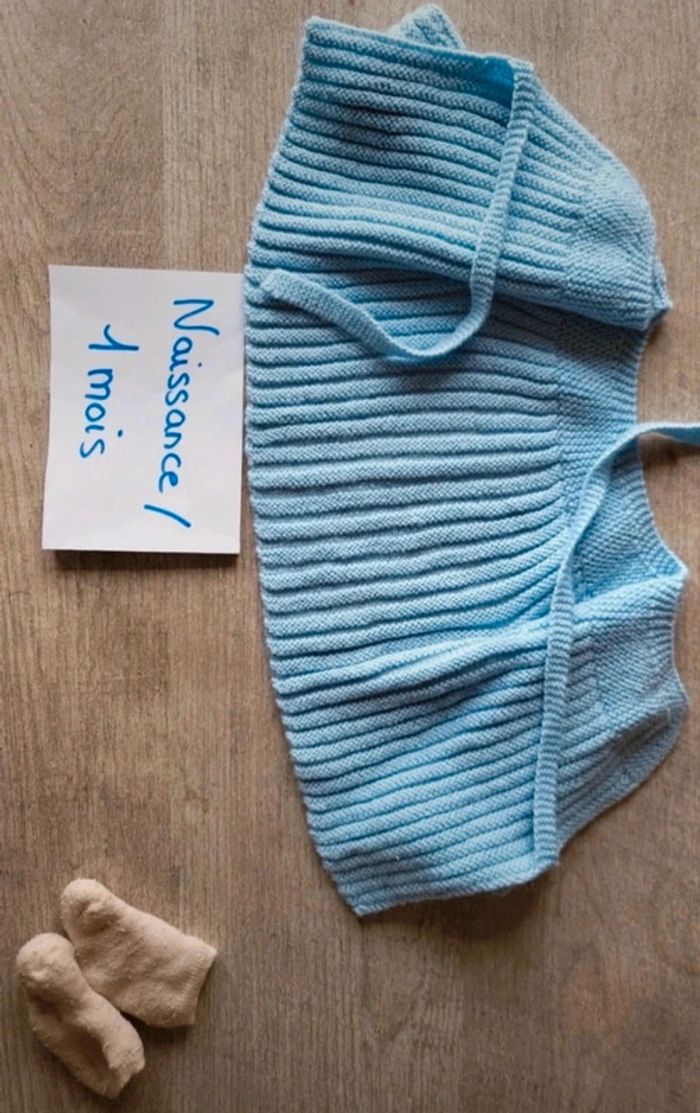 Bonnets et petit gilet bébé naissance/1mois - photo numéro 2