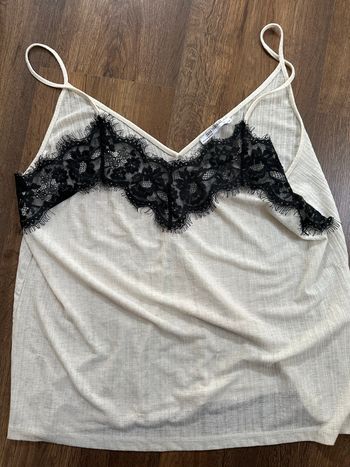 Top dentelle  blanc noir L zara