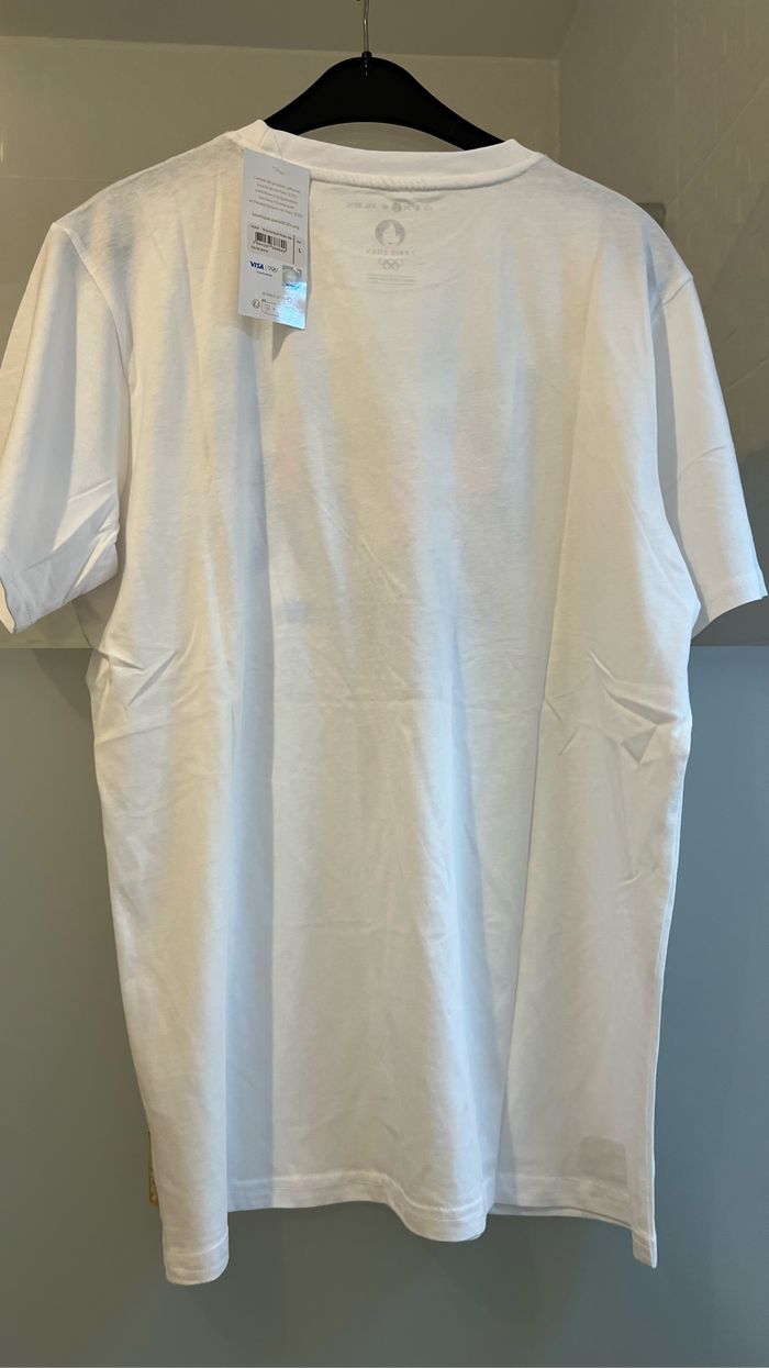 T-shirt neuf - photo numéro 4