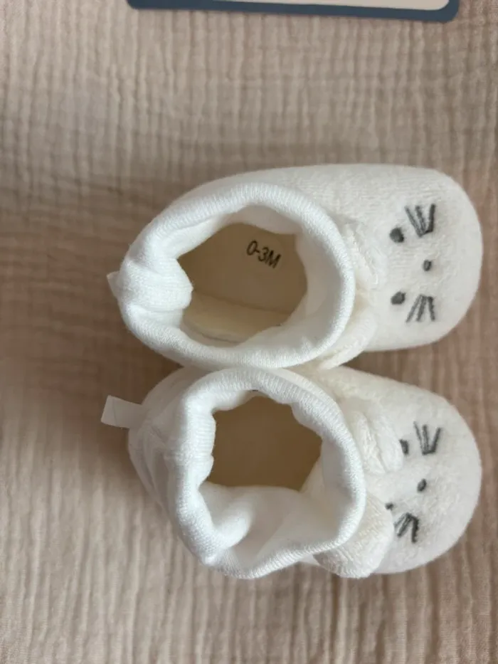 Chaussons blanc bébé 0-3 mois neuf - photo numéro 4
