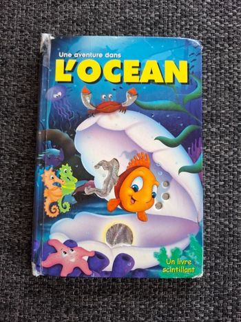 Livre scintillant Une aventure dans l'océan en bon état