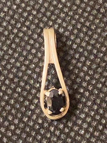 Joli pendentif en argent massif avec pierre noire TBE