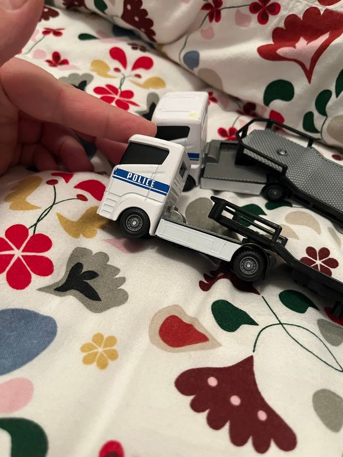 Lot de 2 camions de police - photo numéro 3