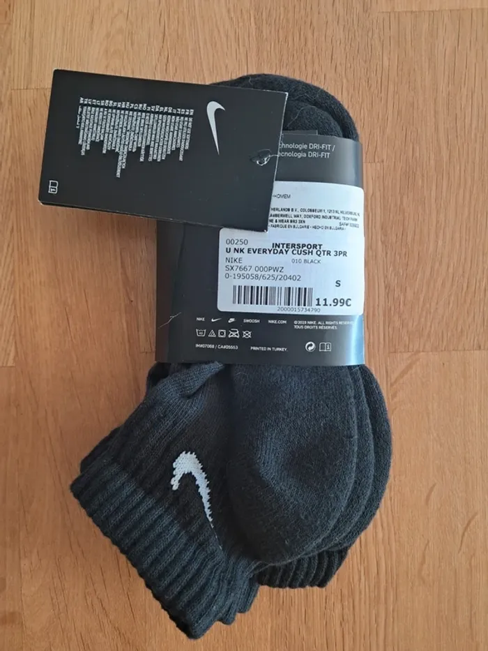 Chaussettes Nike puma 35/38 neuves - photo numéro 5