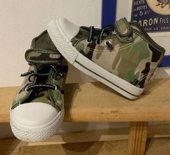 Chaussures à scratch
