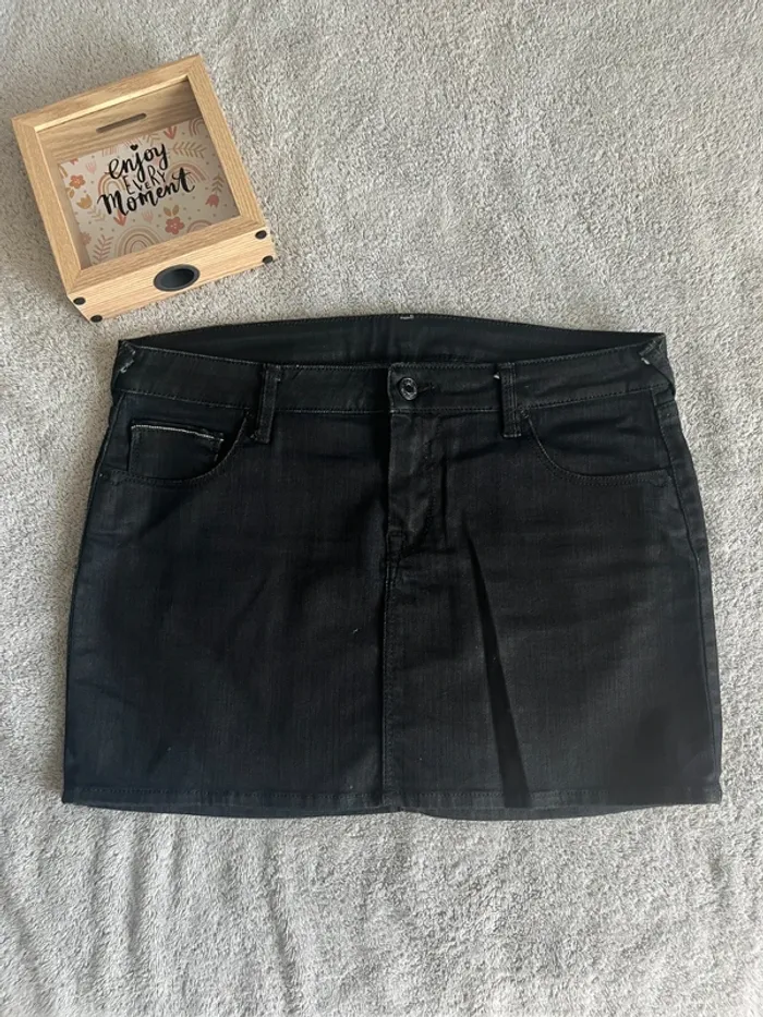 Mini jupe noire en jean Le Temps des Cerises T30 – tendance, ceinturable, coupe flatteuse