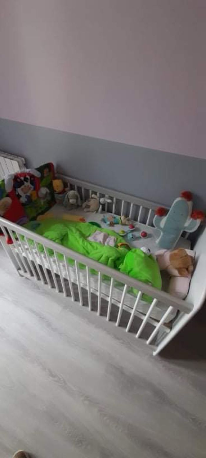 Lit à barreaux bébé