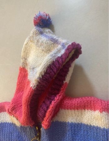 Combinaison tricot à capuche à pompon rose et bleu motifs lama 9-12 mois