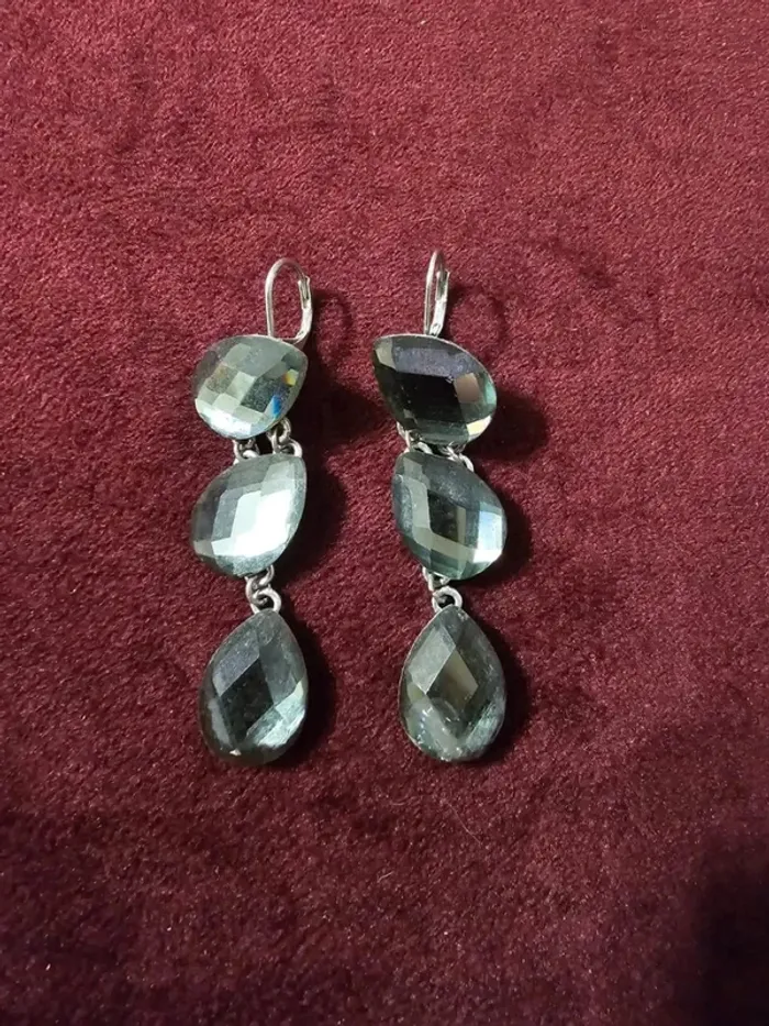 Jolies boucles d'oreilles pendantes