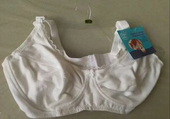 Soutien-gorge d'allaitement blanc neuf 95D Bébé Rêve Neuf avec étiquettes
