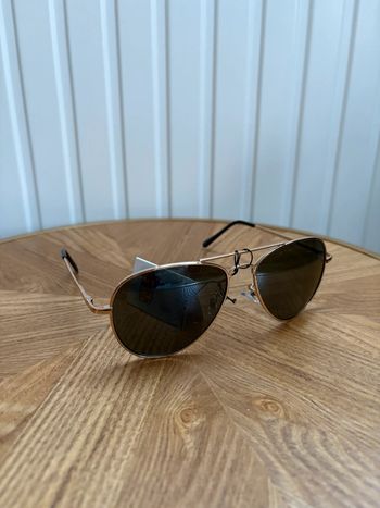 Lunette de soleil / paire de solaire / monture tendance - Gil - Neuf avec étiquette