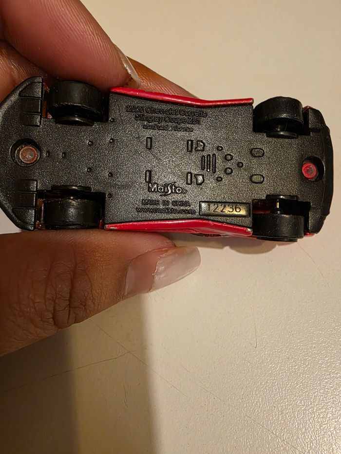 Chevrolet Corvette miniature rouge Maisto - photo numéro 5