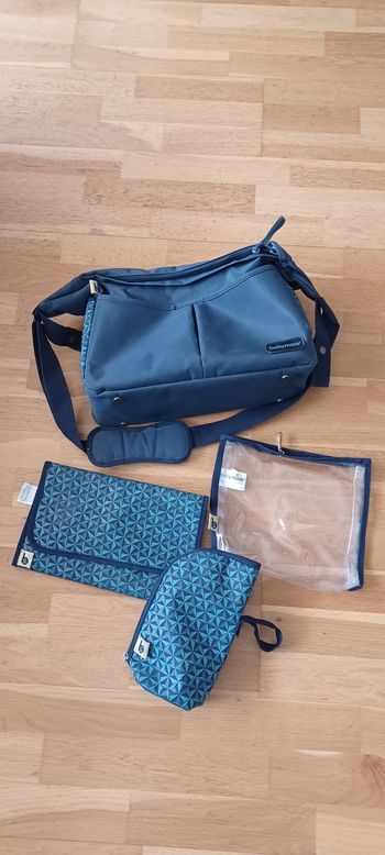 Sac à langer + accessoires- petit prix !