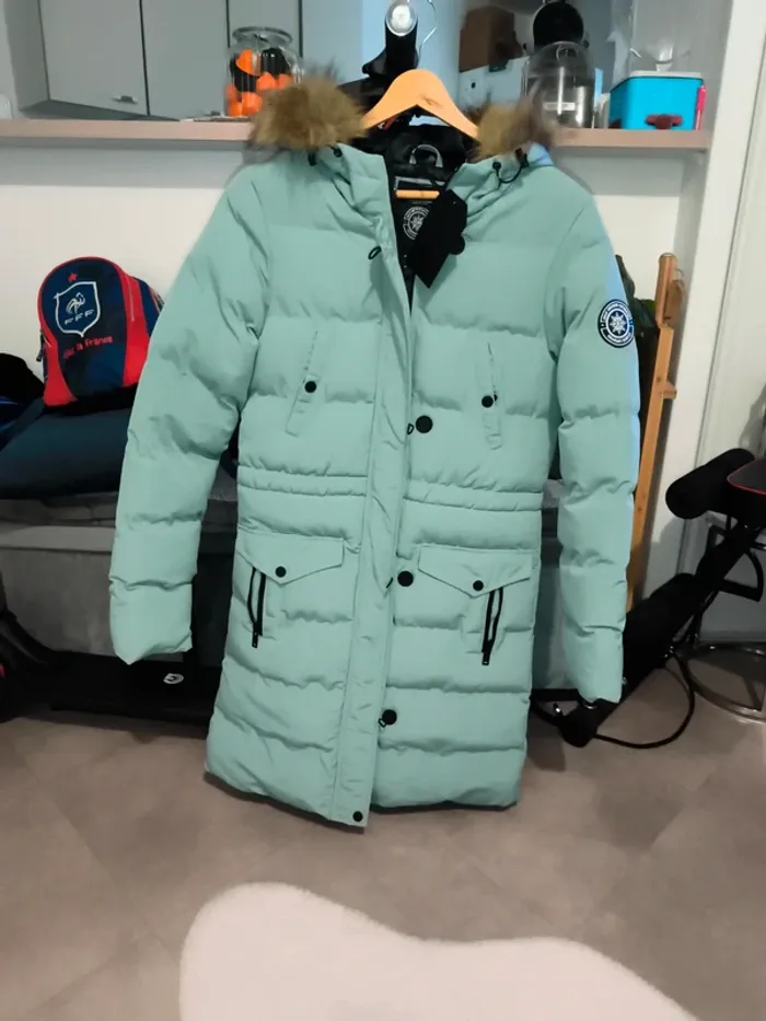 Magnifique parka neuve - photo numéro 2