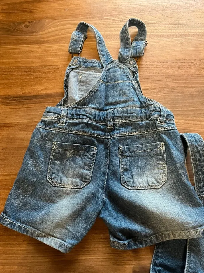 Vend lot de salopette en jeans short 4/5/6 ans - photo numéro 10